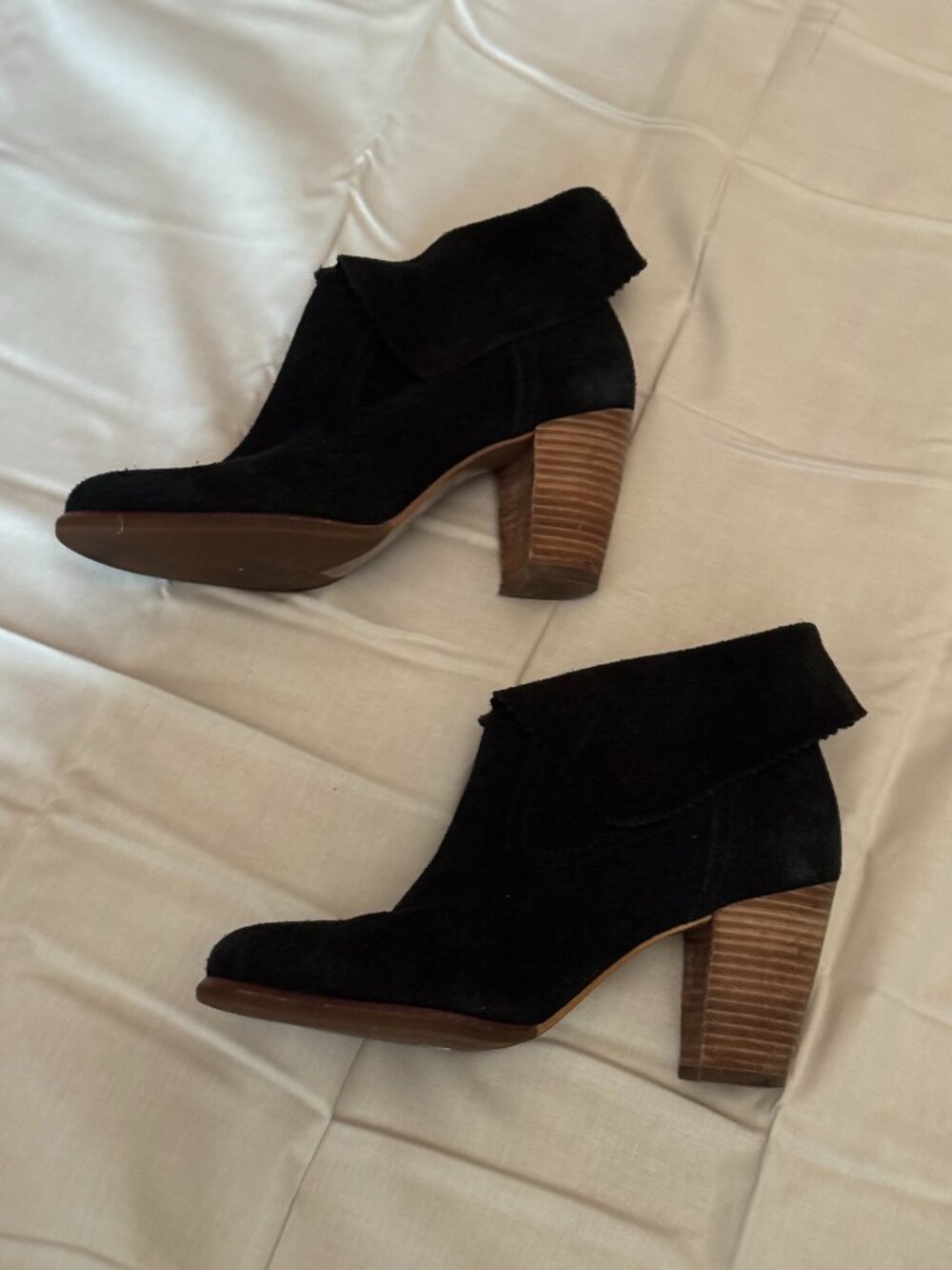 UGG Thames Black Suede Ankle Booties - sz 7